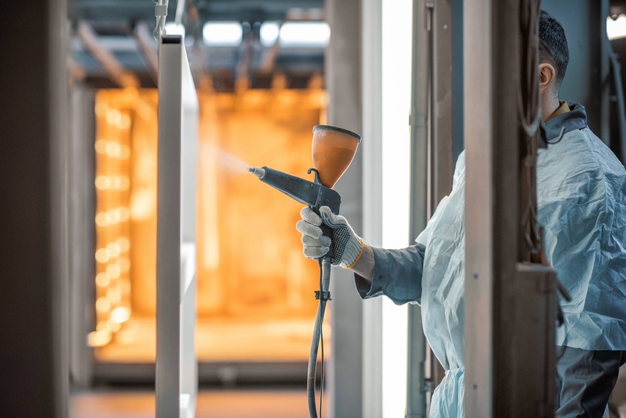 Powder coating process of metal products